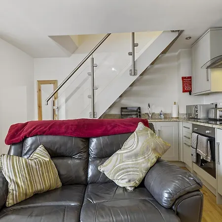 The Terrace - Beautiful 1-bed With Roof Terrace Pass The Keys