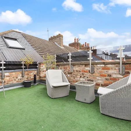 The Terrace - Beautiful 1-bed With Roof Terrace Pass The Keys 요크